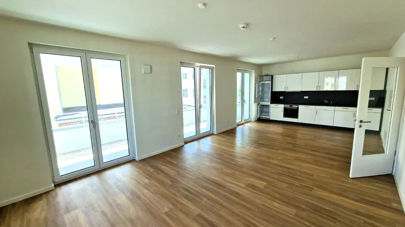 4 Zimmerwohnung mit Balkon(Südausrichtung)/Einbauküche/Dusch & Wannenbad — photo 1
